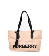 Bolso de hombro Burberry pequeño de nailon ecológico con logo en rosa beige