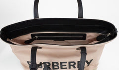 Bolso de hombro Burberry pequeño de nailon ecológico con logo en rosa beige