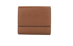 Monedero pequeño con broche y monedero Luna de Burberry en piel granulada color canela