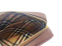 Bolso bandolera pequeño Burberry de piel color canela con cámara y logotipo TB
