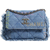 Bolso de hombro con flecos y micrologotipo estampado con solapa Mood Denim de Chanel