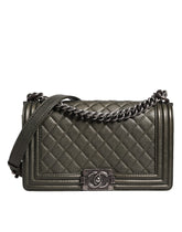 Bolso de hombro Chanel de piel verde oscuro y metal gris