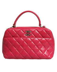 Bolso de piel de cordero con cadena CC y sello rosa de Chanel