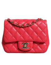Minibolso Chanel de piel de cordero con cadena en color rosa Matelasse