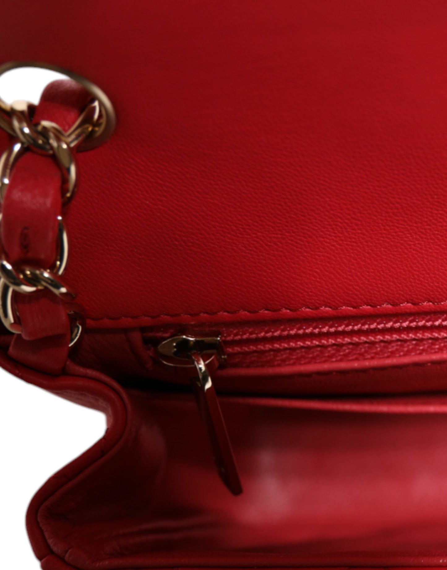 Minibolso Chanel de piel de cordero con cadena en color rosa Matelasse