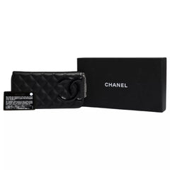 Cartera con cremallera continental CC de piel acolchada negra con el logotipo de Chanel