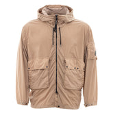 Chaqueta de poliamida beige de estilo urbano elevado de CP Company
