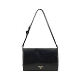 Bolso de hombro de piel arrugada de Prada