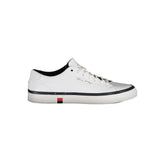 Tommy Hilfiger eleva tu juego con elegantes zapatillas blancas