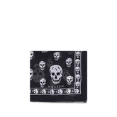 Bufanda de seda con calaveras de Alexander McQueen
