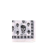 Bufanda de seda con calaveras de Alexander McQueen