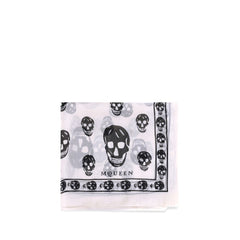 Bufanda de seda con calaveras de Alexander McQueen