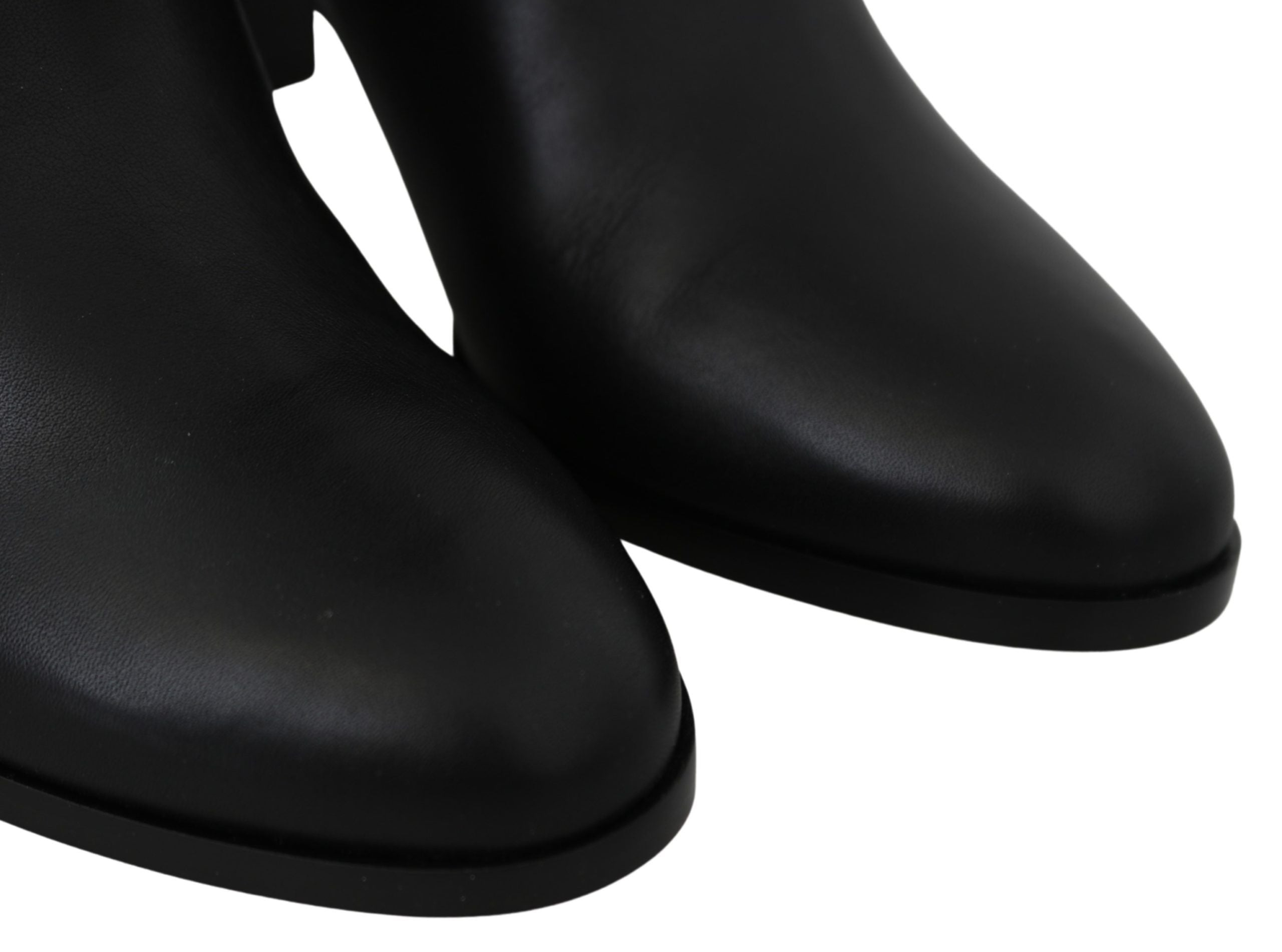 Botas elegantes de tacón de piel de becerro negra de Jimmy Choo