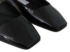 Elegantes zapatos planos negros de charol con detalles de cristal de Jimmy Choo