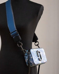Bolso de hombro de piel con estampado azul acuarela de Marc Jacobs The Snapshot