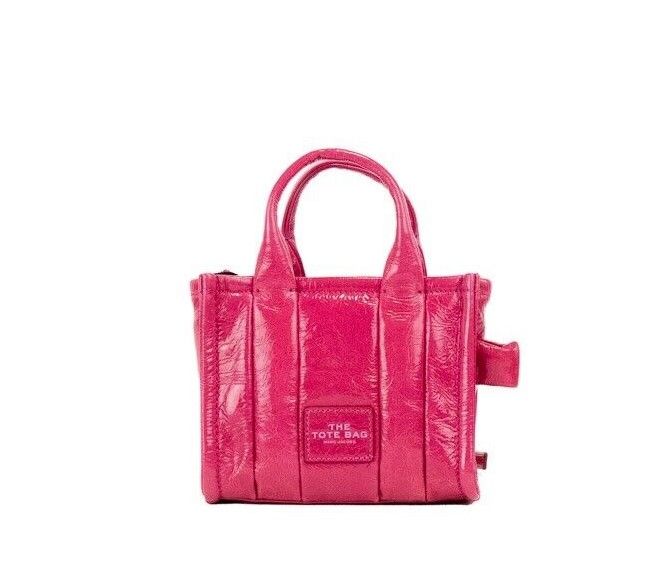 Bolso bandolera Marc Jacobs The Shiny Crinkle Micro Tote de piel color magenta