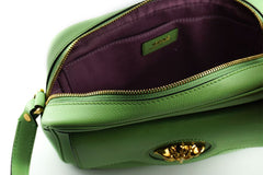 Elegante bolso para cámara de cuero verde menta de Versace