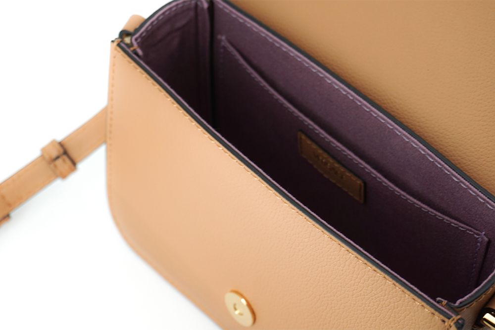 Elegante bolso de hombro Versace de piel de becerro en marrón