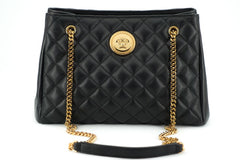Elegante bolso tote de piel napa acolchada de Versace