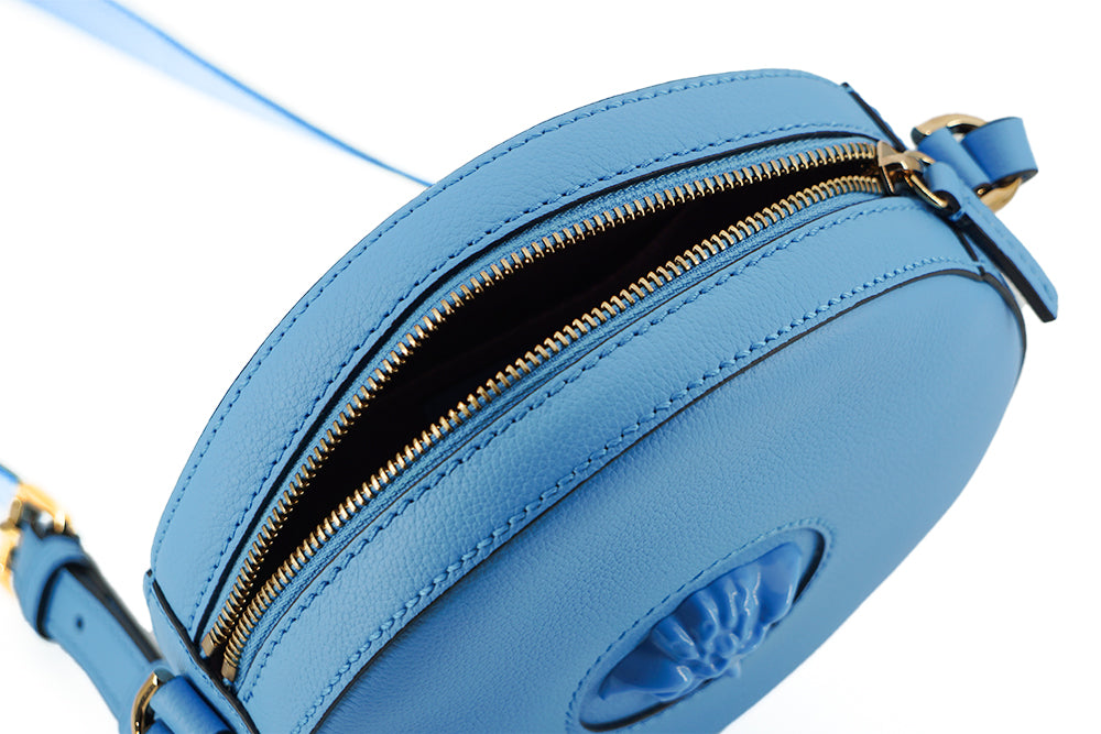 Bolso de hombro redondo de piel azul chic de Versace