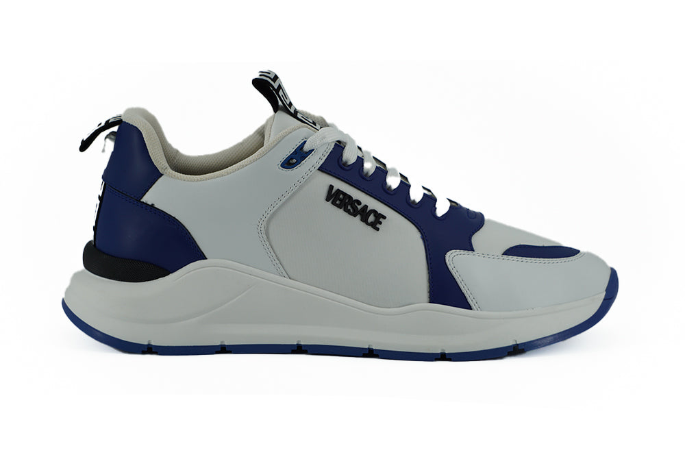 Zapatillas elegantes de cuero azul y blanco de Versace