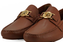 Mocasines elegantes de piel con relieve de Medusa de Versace