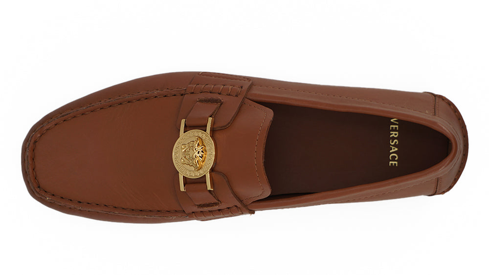 Mocasines elegantes de piel con relieve de Medusa de Versace