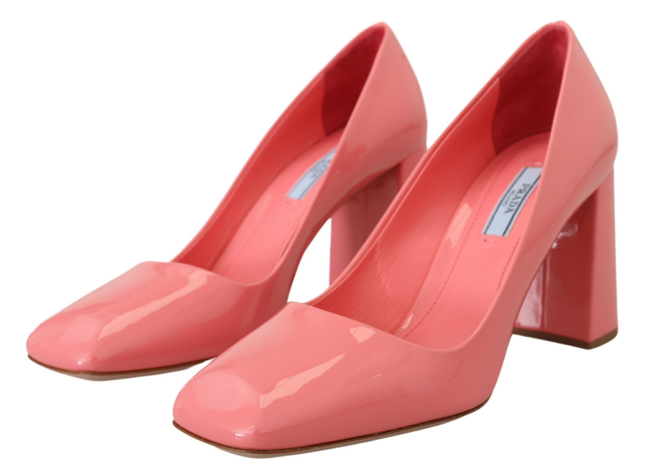 Elegantes tacones rosas con punta cuadrada de Prada
