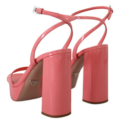Sandalias de plataforma Prada Chic de charol rosa