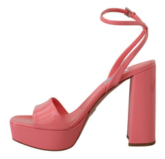 Sandalias de plataforma Prada Chic de charol rosa