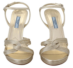 Sandalias elegantes de tacón de aguja dorado de Prada