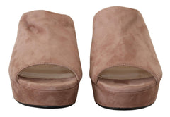 Elegantes tacones de ante rosa oscuro de Prada