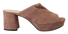 Elegantes tacones de ante rosa oscuro de Prada