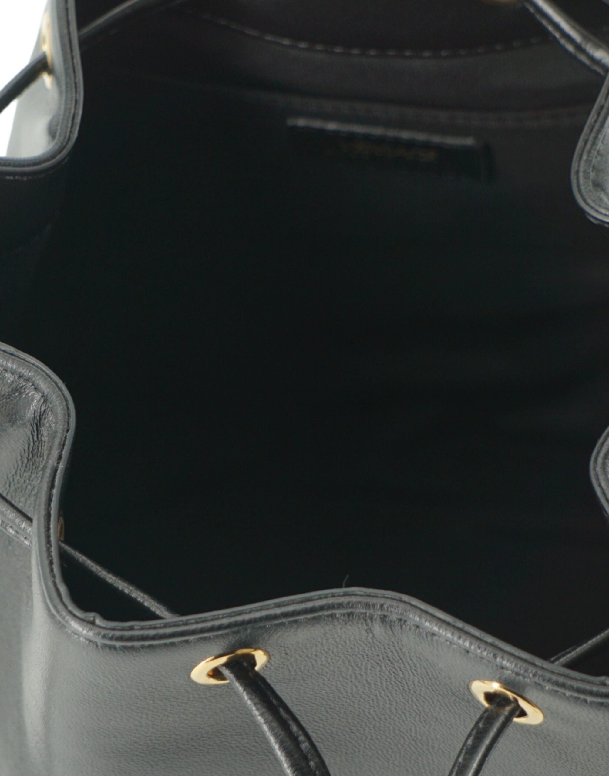 Elegante bolso de hombro tipo cubo con Medusa de cuero negro de Versace