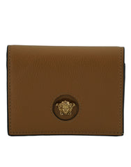 Cartera elegante y compacta de piel Versace en color marrón