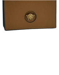Cartera elegante y compacta de piel Versace en color marrón