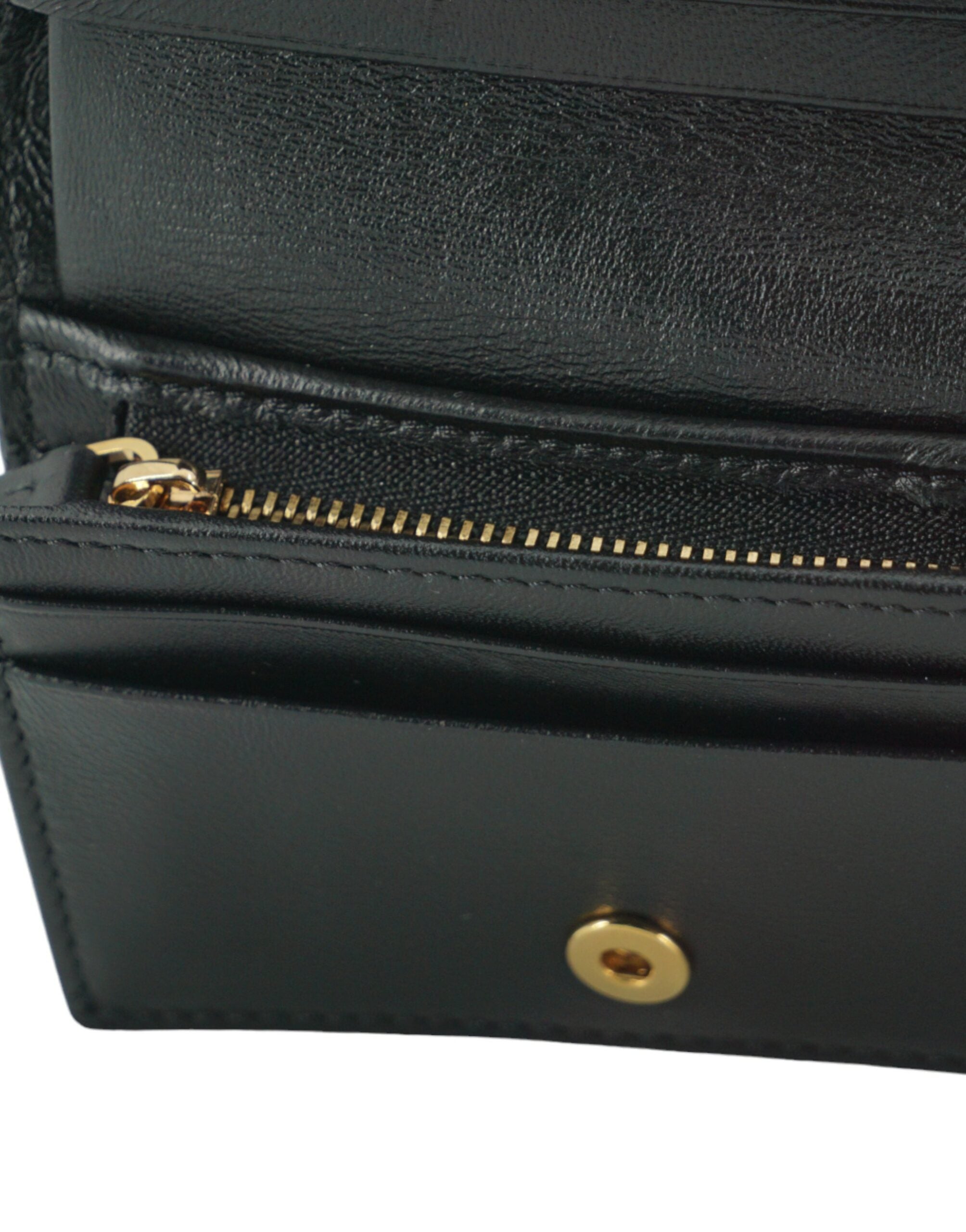 Cartera elegante y compacta de piel Versace en color marrón