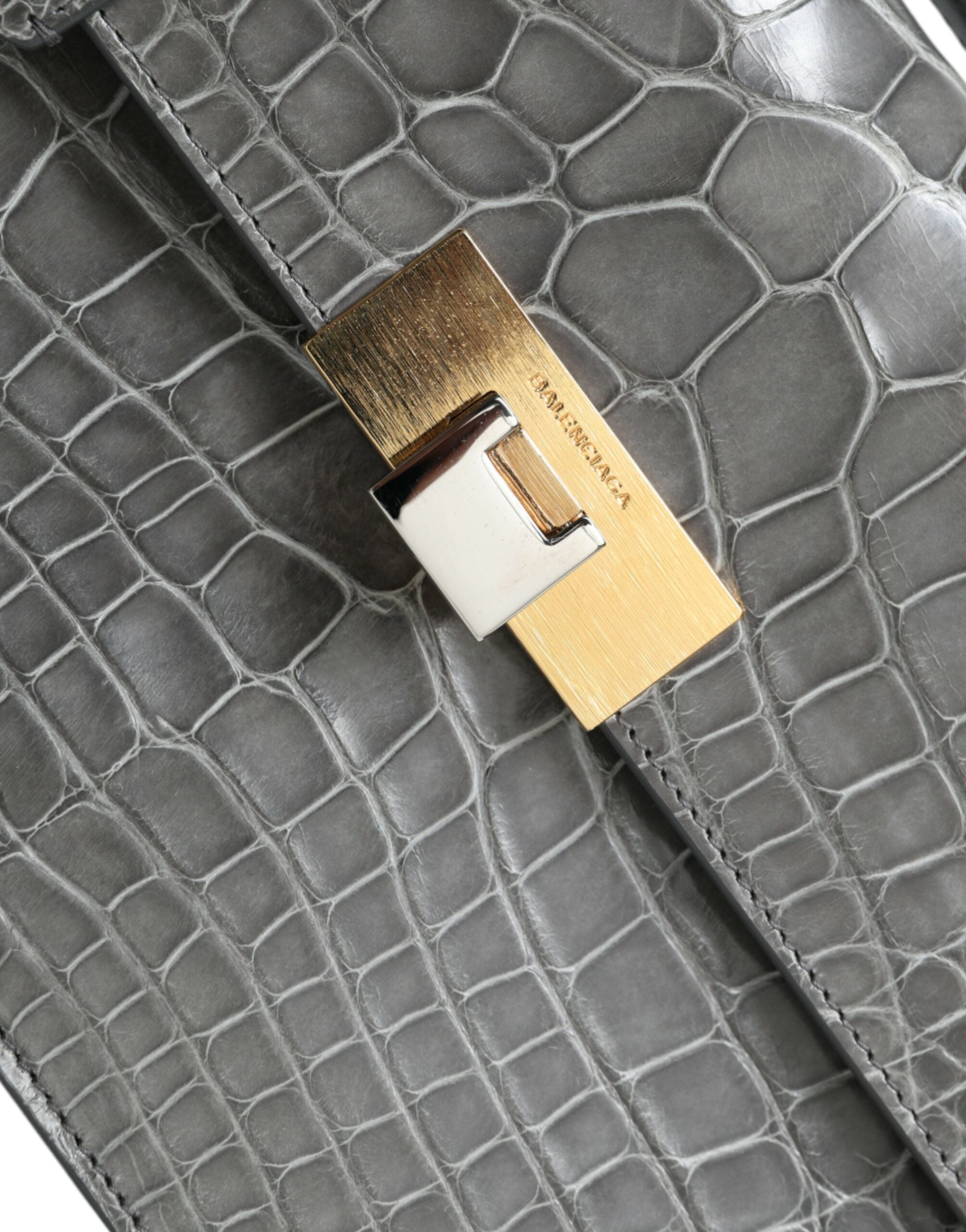Bolso de hombro mediano de piel de caimán de Balenciaga