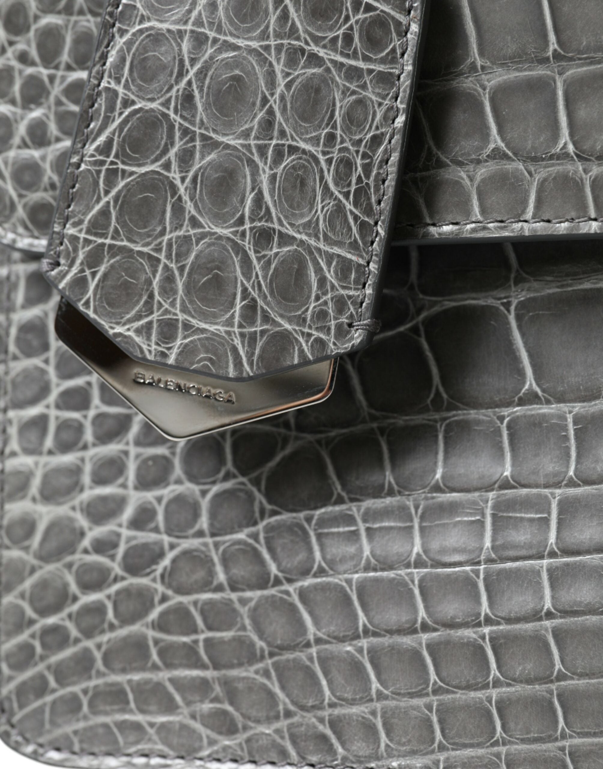Bolso de hombro mediano de piel de caimán de Balenciaga