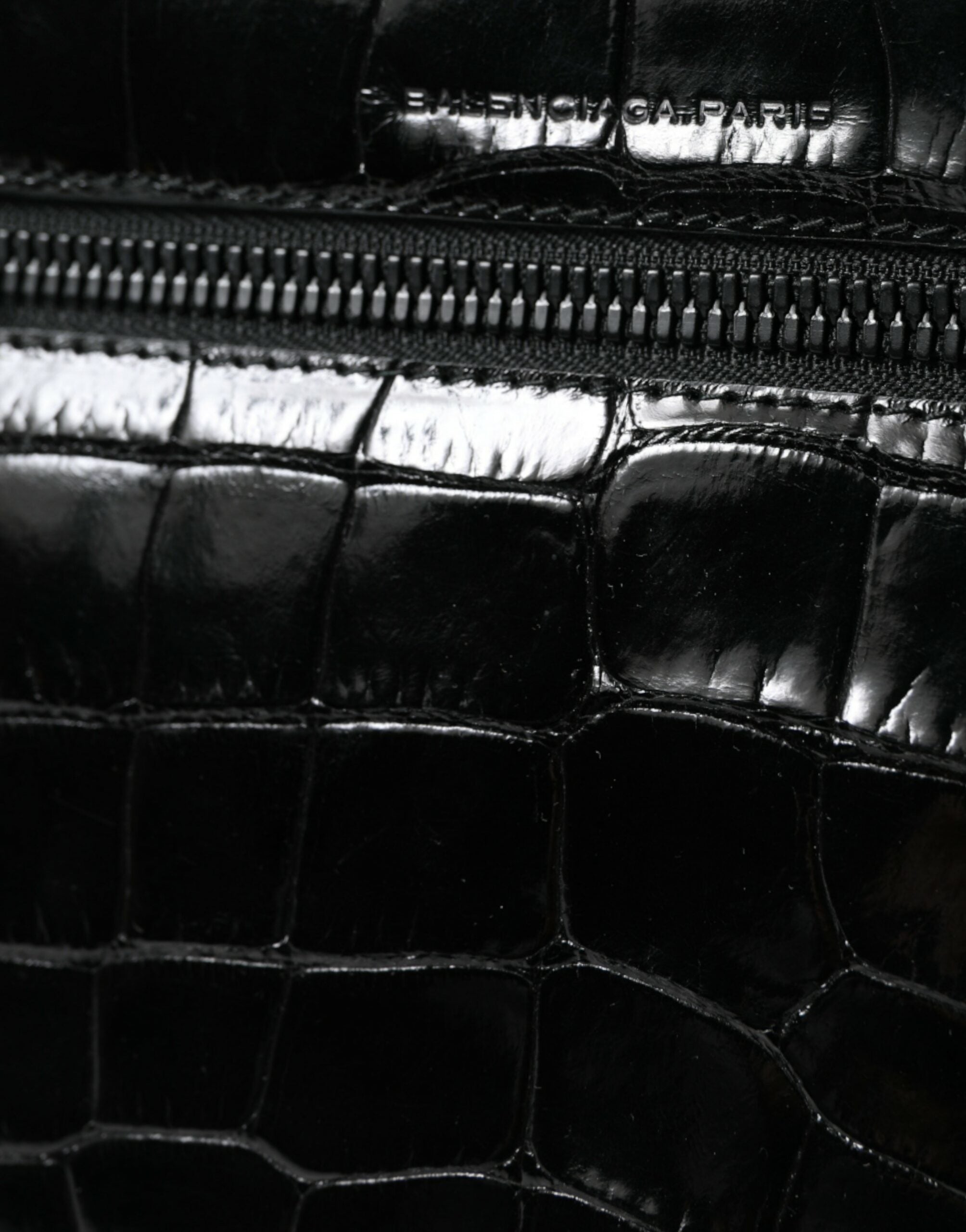 Bolso de cámara elegante de piel exótica de Balenciaga