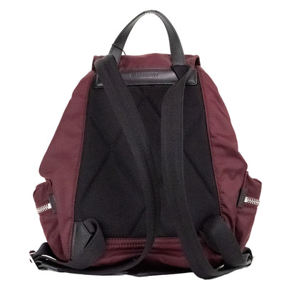 Mochila Burberry mediana de nailon Econyl color burdeos con cordón ajustable