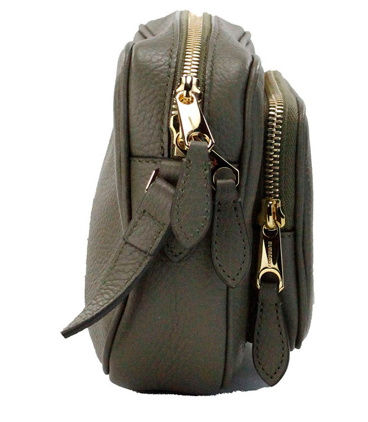 Bolso bandolera pequeño para cámara de piel granulada verde helecho oscuro de la marca Burberry