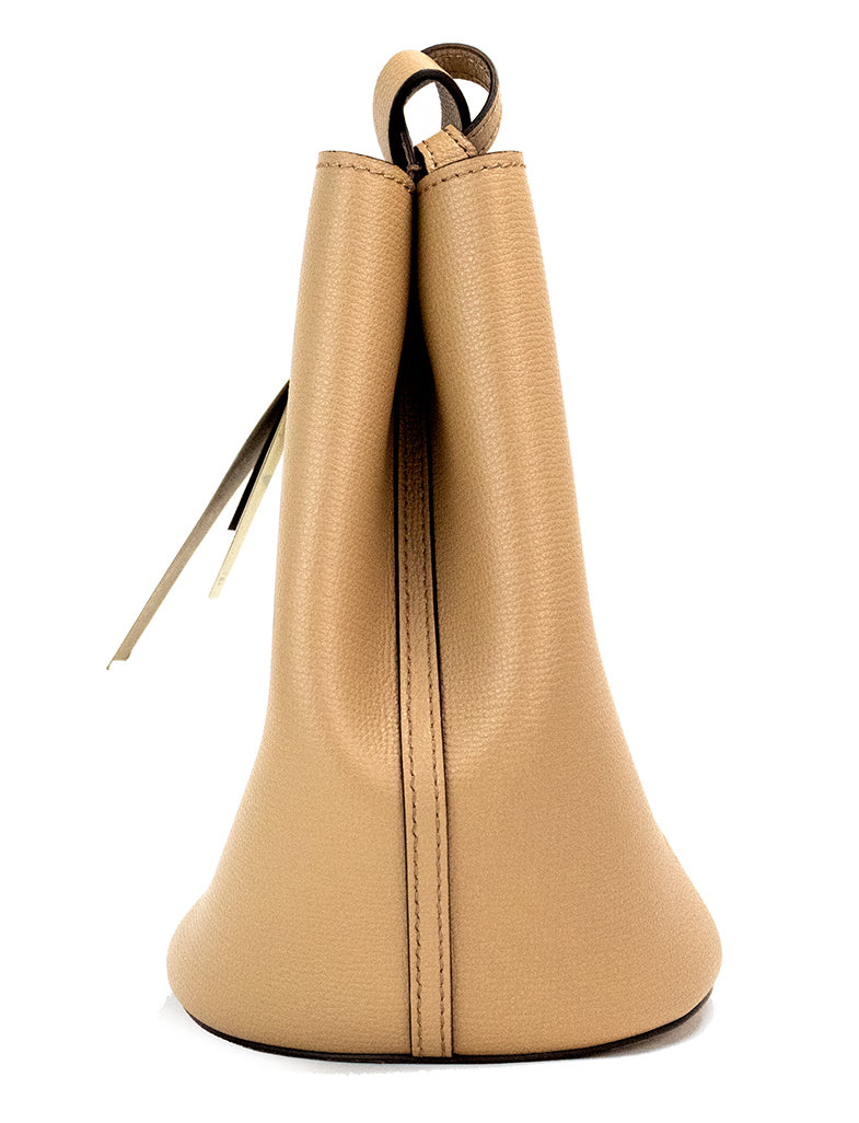 Bolso de mano tipo cubo Burberry Lorne pequeño de piel con cuadros Haymarket en color camello