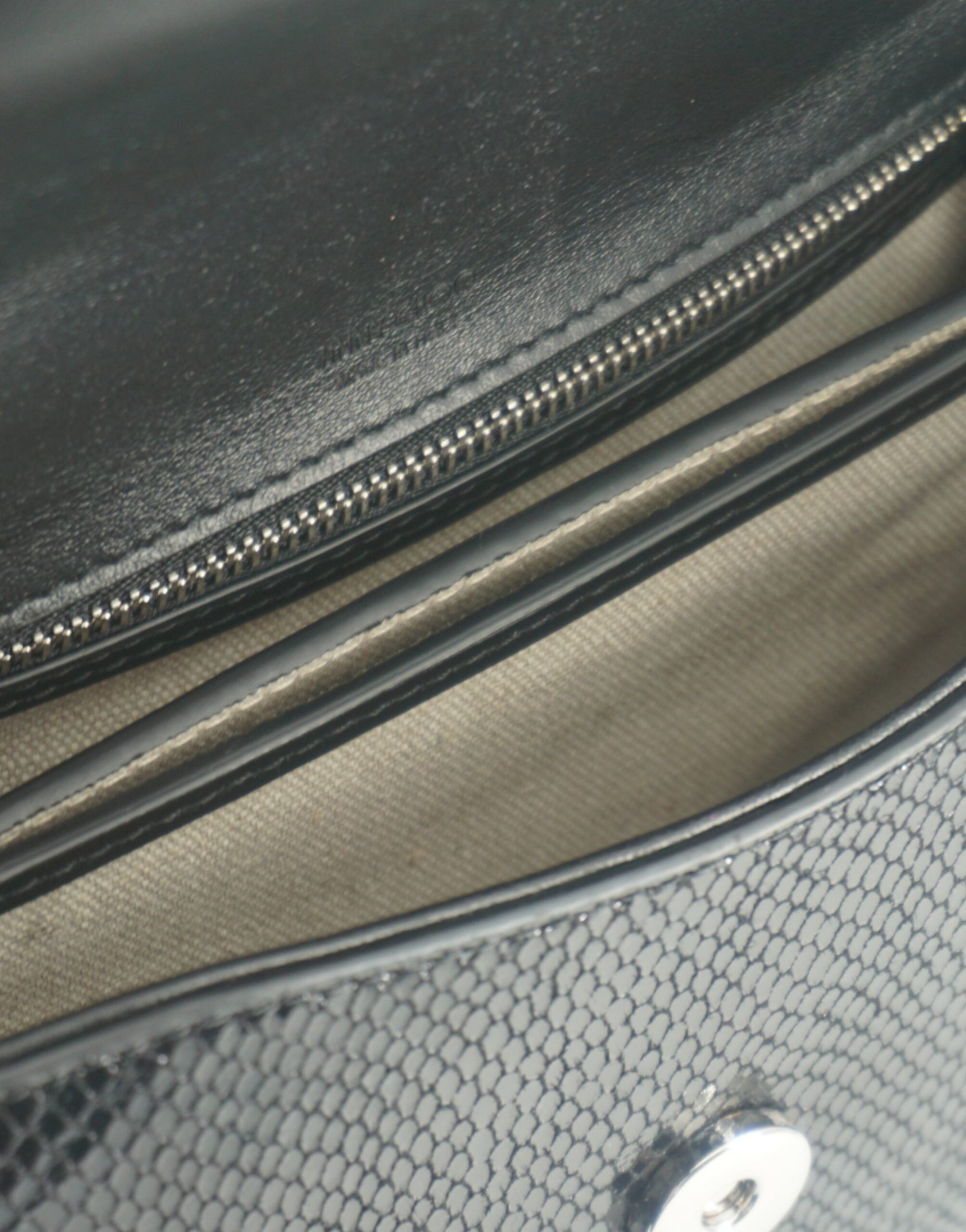 Bolso de hombro con asa superior de cuero negro Jimmy Choo