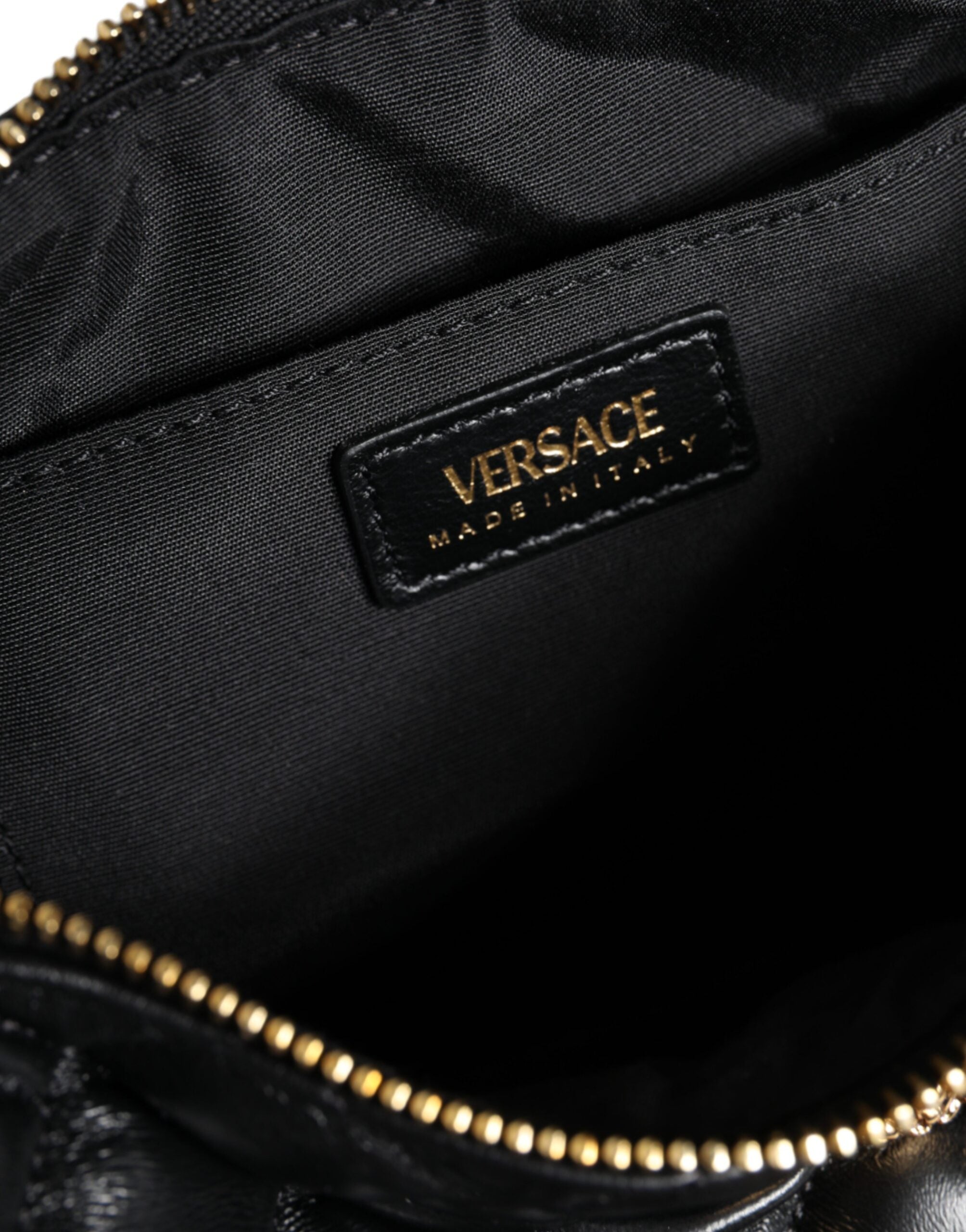 Bolso bandolera Versace mini de piel de cordero acolchada en negro