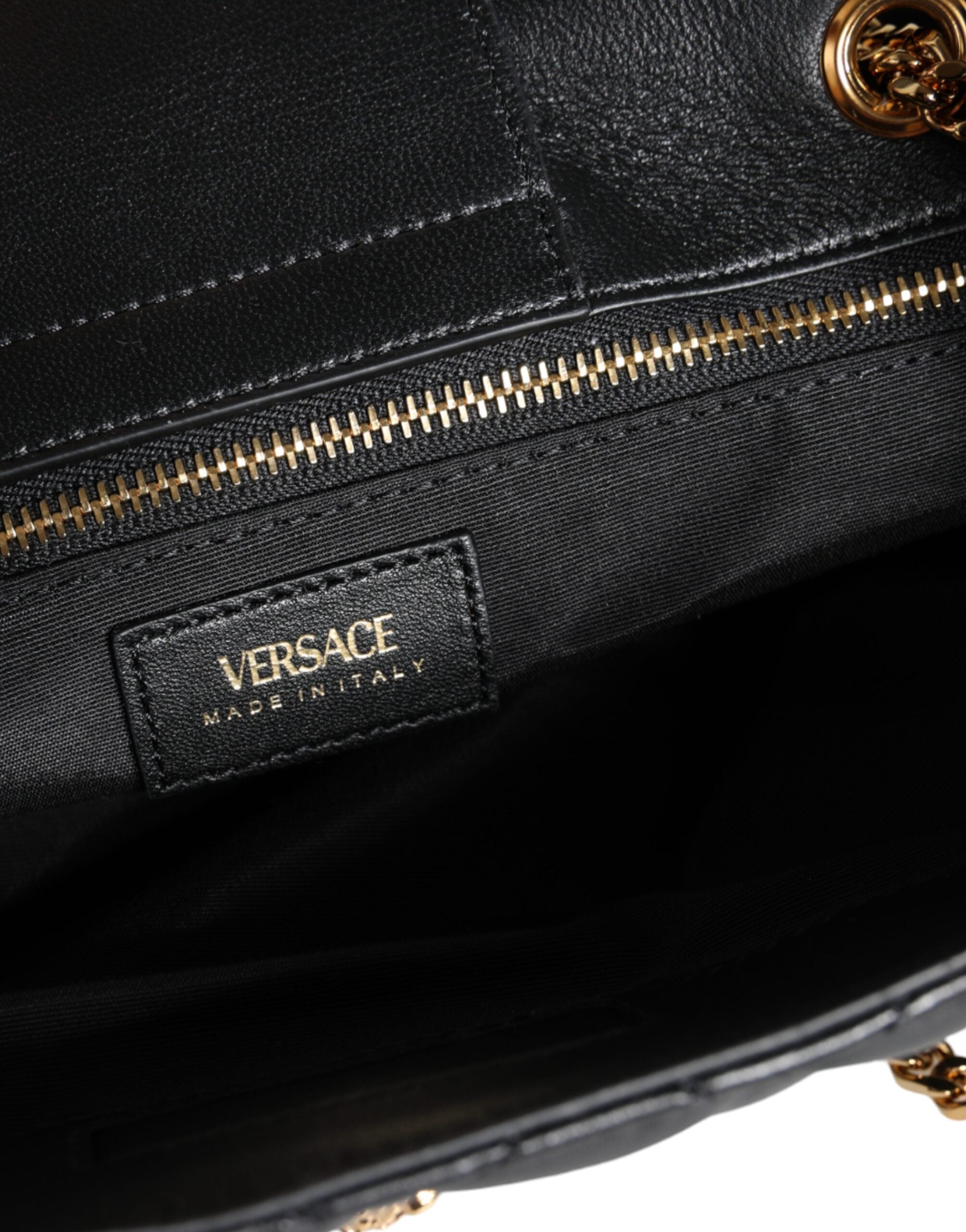 Bolso Versace de piel napa acolchada negra con correa de cadena para el hombro