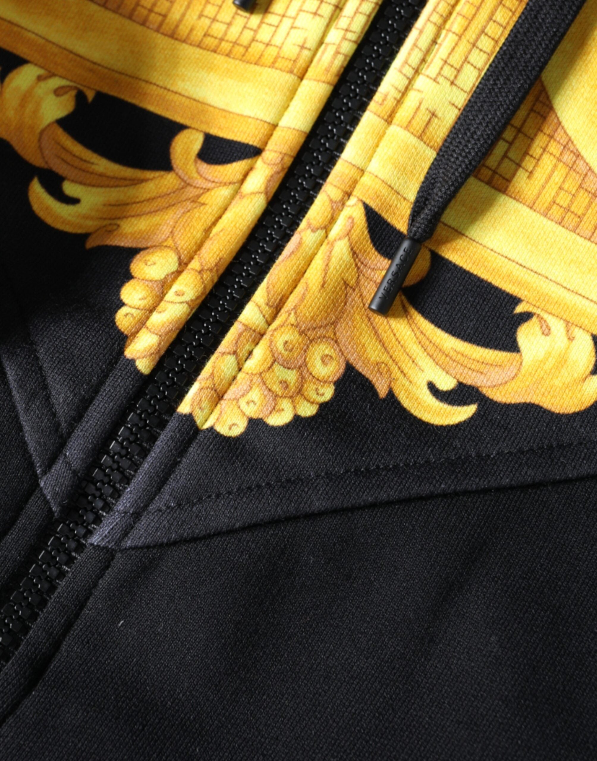 Sudadera con capucha y cremallera completa de algodón con estampado de Medusa en negro de Versace