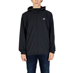 Chaqueta de poliéster reciclado negra de New Balance