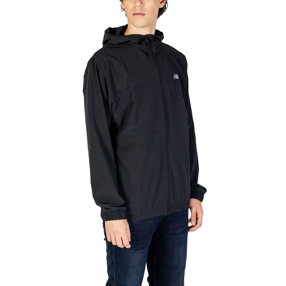 Chaqueta de poliéster reciclado negra de New Balance
