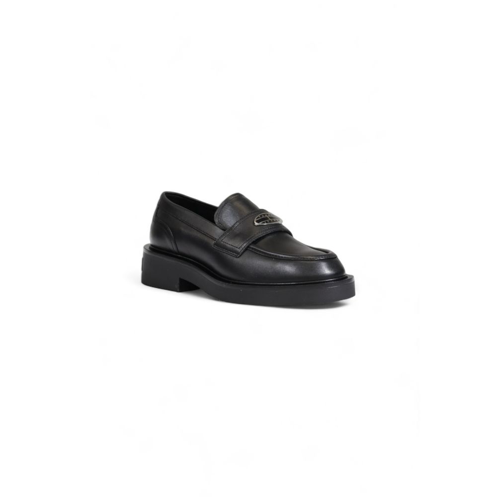 Zapatos planos de cuero negro de Tommy Hilfiger